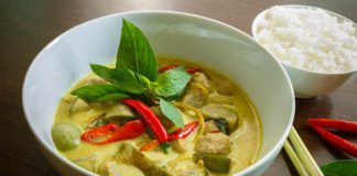 How To Make a Delightful, Aromatic Chicken Green Curry