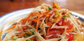 Thai Green Papaya Salad Recipe (Som Tum/Tam)
