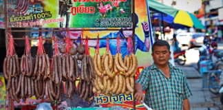 Thais rethink ban on street vendors