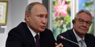 Putin Signs Into Law Bills Banning ‘Fake News,’ Insults