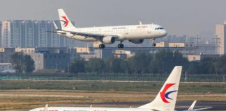 China Eastern plane carrying 132 people crashes
